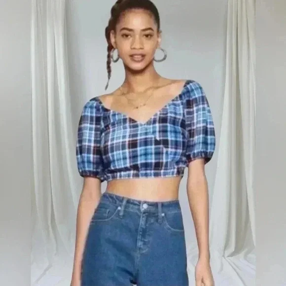 Free 🆕Plaid Crop Top - Picture 3 of 15